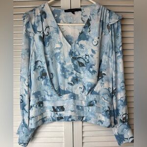 White House Black Market Size 8 Long Sleeve V Neck Top